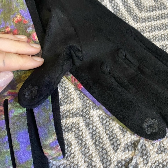 *3 for $12* NWT Touch Screen Compatible Gloves - Picture 3 of 6